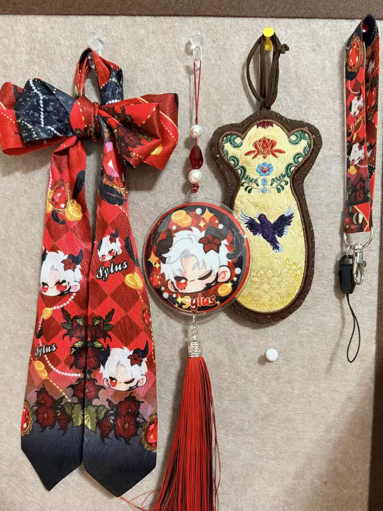 Anime Love and Deepspace Sylus Cosplay banda para el cabello Bandeau diademas dibujos animados Riband Scrunchie diadema insignia broche regalo de Navidad