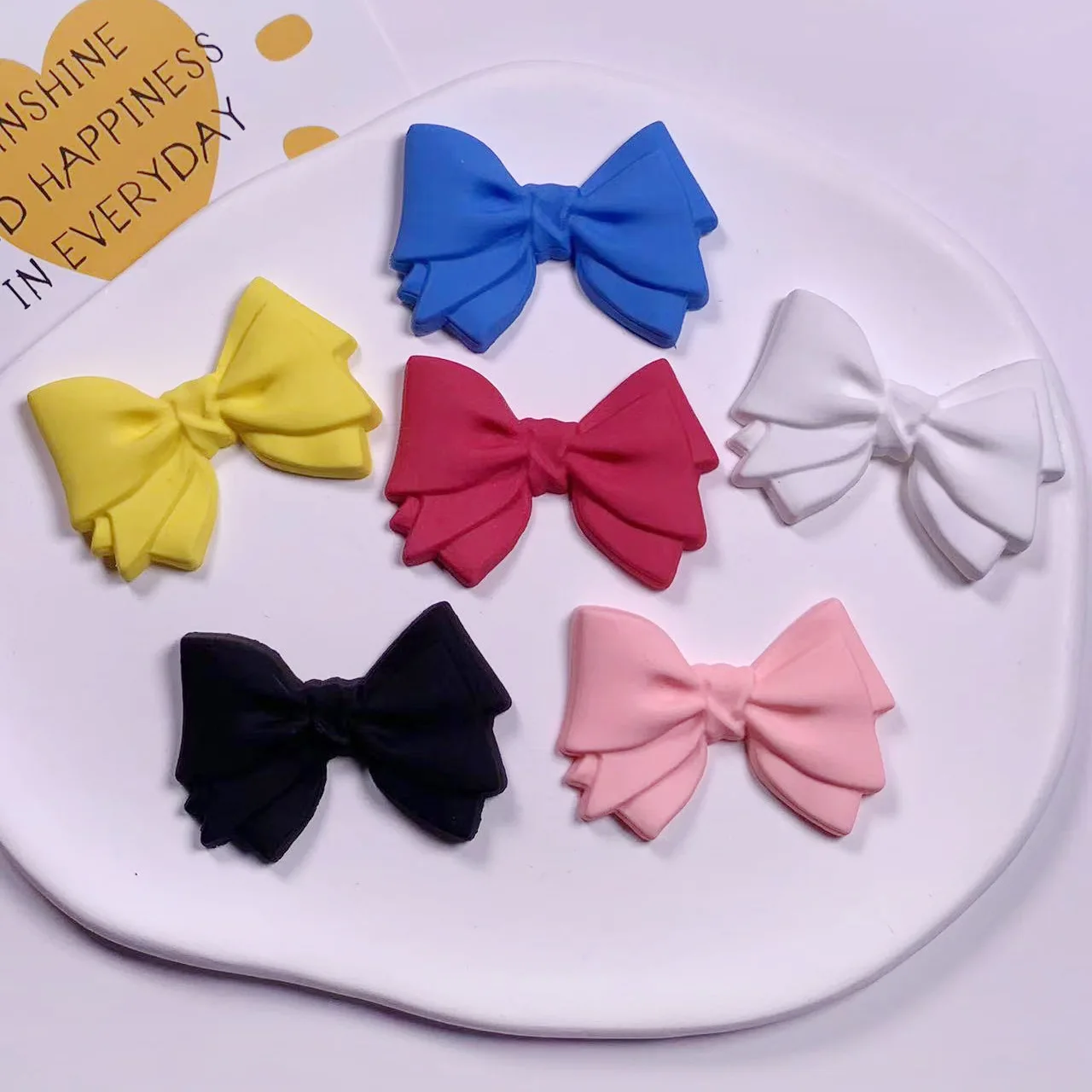 디즈니 PVC 부드러운 접착제 입체 나비 넥타이 헤어 액세서리 소재 헤어 클립 DIY 휴대 전화 케이스 패치 슬리퍼 버클 맞는