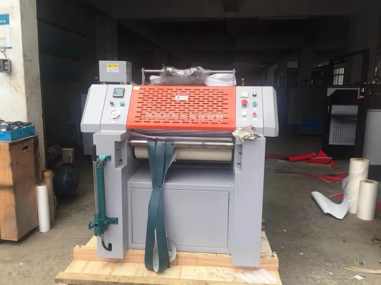 Manual Pre-coating Film Laminating Machine Automatic Temperature Speed Control High-Accuracy Hydraulic Driven for Food