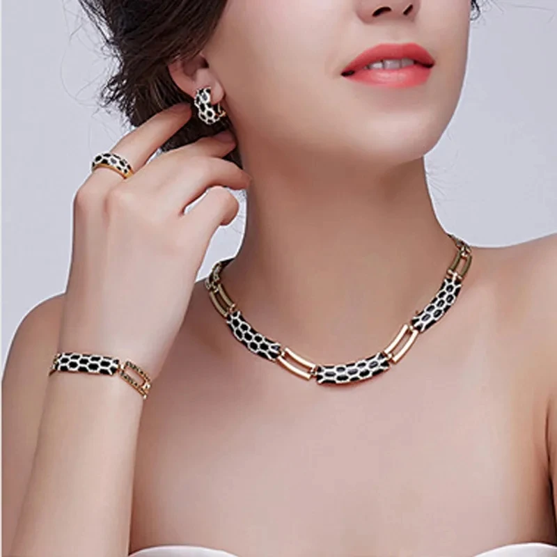 Fashion Crystal Jewelry Set 18K Gold Plated Jewelry Weddings Dubai Gold Necklace Earrings Set Necklace for Women Simple Styl