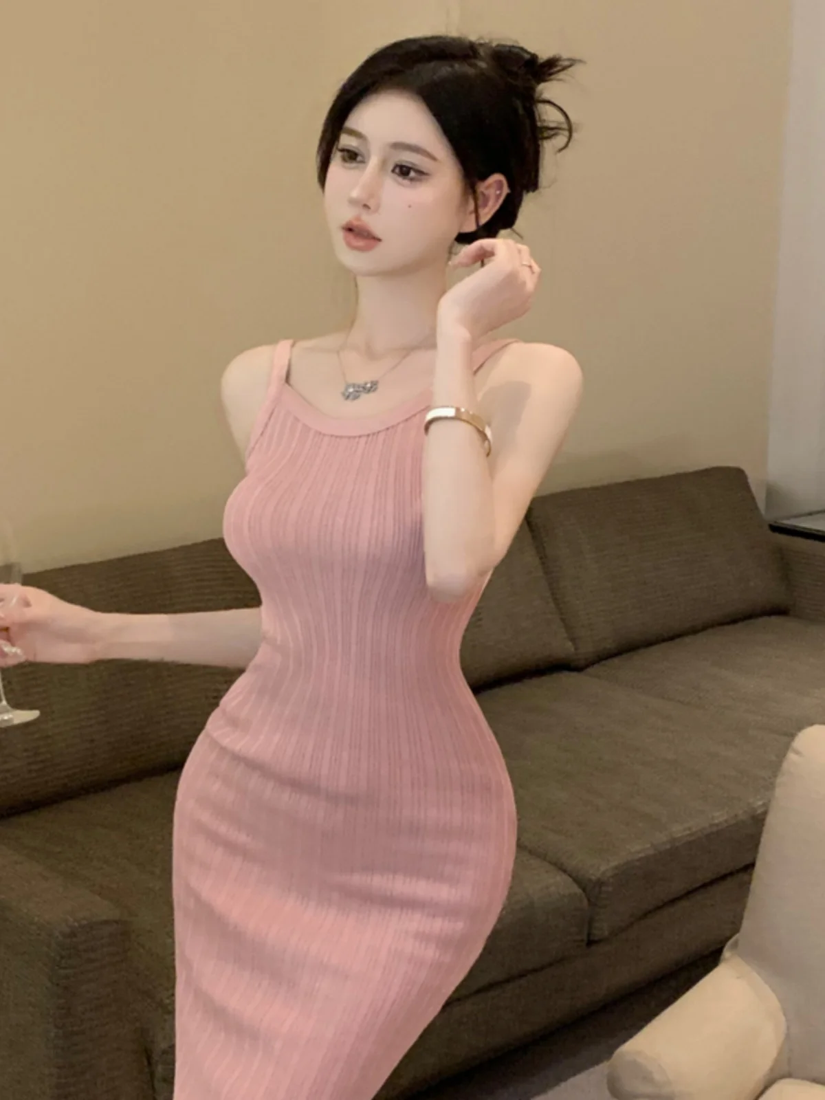 

Pure Desire Sexy Girl Knitted V-ne Strap Dr Summer Sexy Bal Waist-cinching ort Skirt Casual Versatile Svel ...