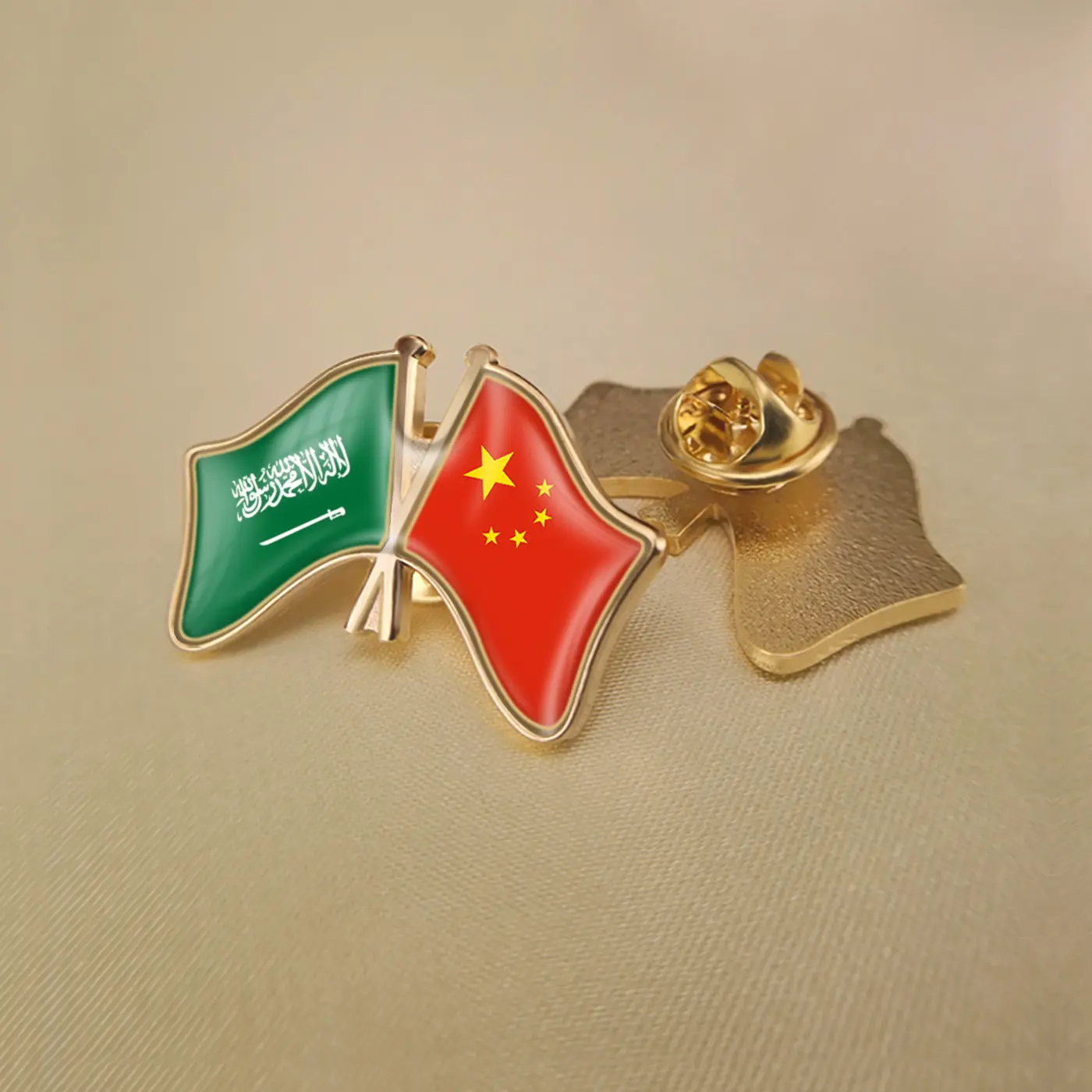 Chinese and Saudi Arabian National Flag Badges Apel Pins Backs Locking Pin Keepers Locking Clasp Badge Metal Alloy Souvenir Pin