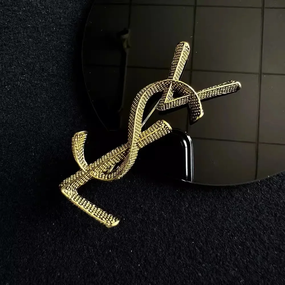 2024 الفاخرة خمر الإبداعية المعادن Vsl رسالة دبابيس للنساء الرجال الملابس دعوى العصرية بروش دبابيس مكتب مجوهرات الحفلات هدايا