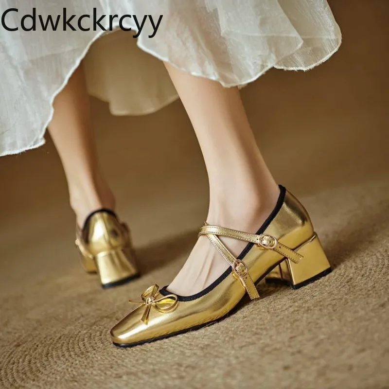 春秋の新スタイルのファッションハイヒールの女性の靴固体丸頭バックルジッパースクエアヒールバレエダンスの女性の靴