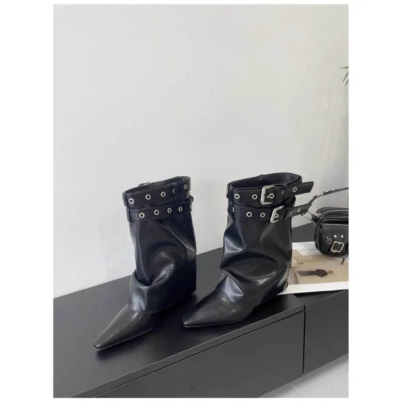 Sepatu Boots Wanita Model Ramping dengan Hak Wedge, Ujung Runcing, dan Gesper Sabuk, Gaya Prancis, Setengah Betis, Terbaru 2025