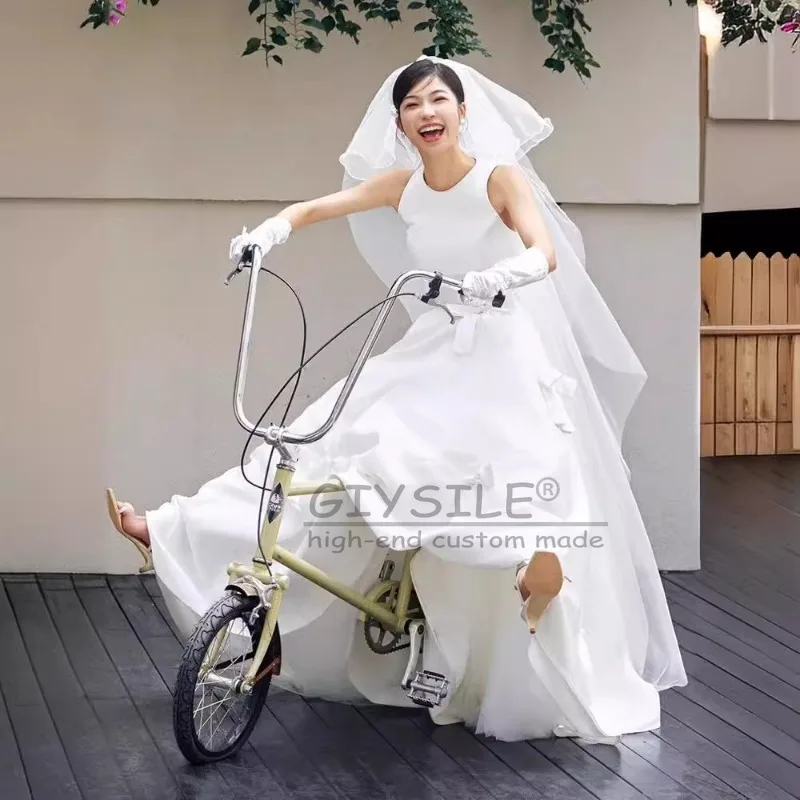 지이실 맞춤형 라운드넥 2025 신상 섹시 넥라인 새틴 라이트 웨딩드레스 제인 화이트 슬리브리스 보우 파티 이브닝 드레스