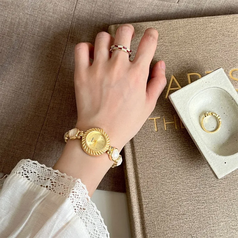 ساعات كوارتز سوار الموضة للمرأة الفاخرة الملونة حزام السيدات الساعات هدية دروبشيبينغ ساعات المعصم Relojes Para Mujer