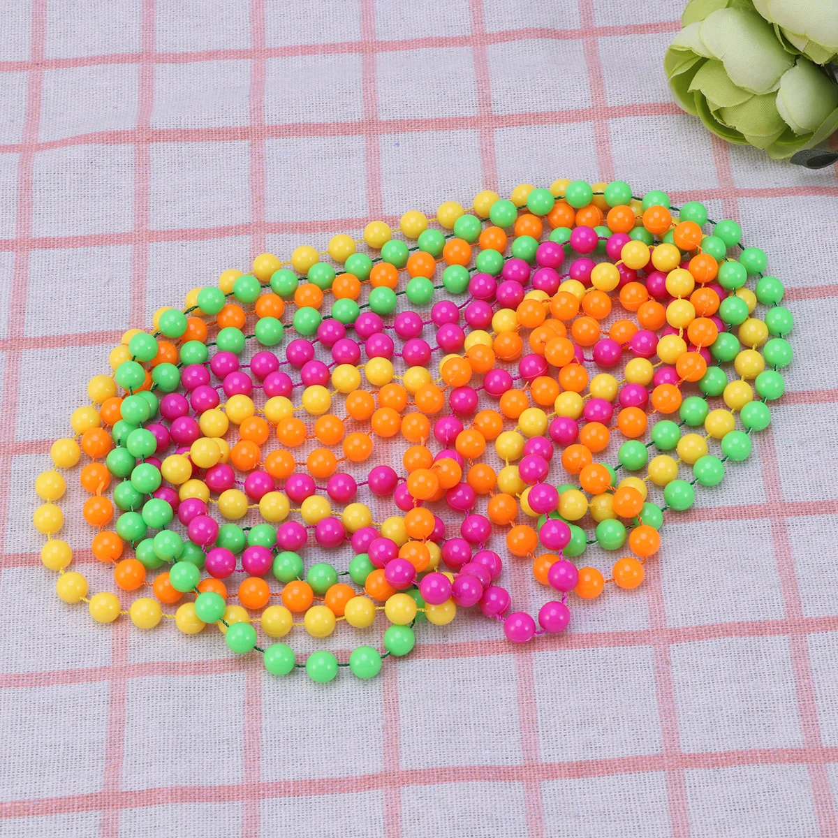 4 buah kalung manik-manik Neon plastik kalung rantai manik-manik pesta gaun pesta aksesori kostum kalung manik-manik pesta