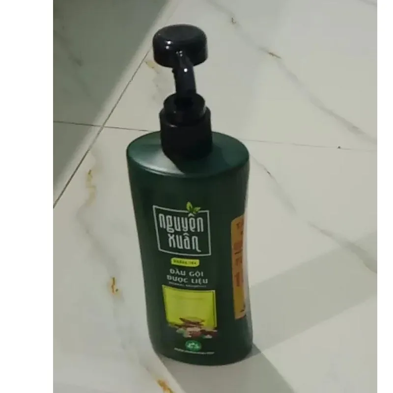 Dầu gội Dược liệu Nguyên Xuân Xanh dưỡng tóc 350ml