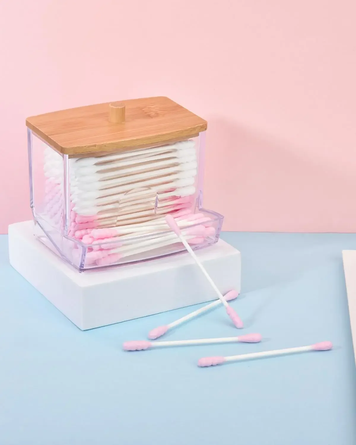Imagen 4: Soporte para bastoncillos de algodón, dispensador de bastoncillos con tapas de bambú, tarros de almacenamiento para baño de bambú, contenedores de almacenamiento de plástico transparente, 1 Uds.