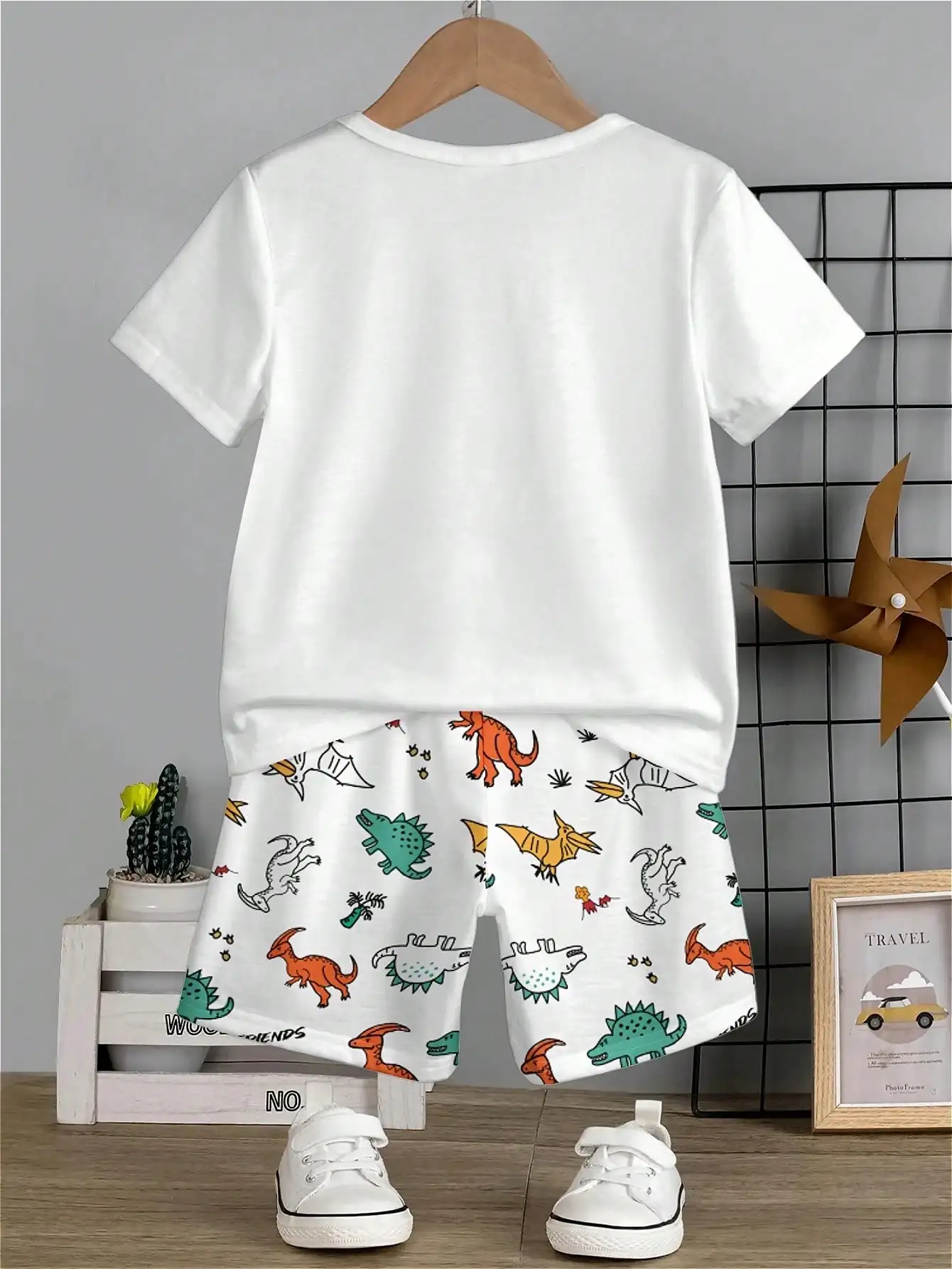 Young Boy Casual Simple Cartoon Dinosaur Pattern Short Sleeve Top And Shorts 2pcs Set, Suitable For Summer