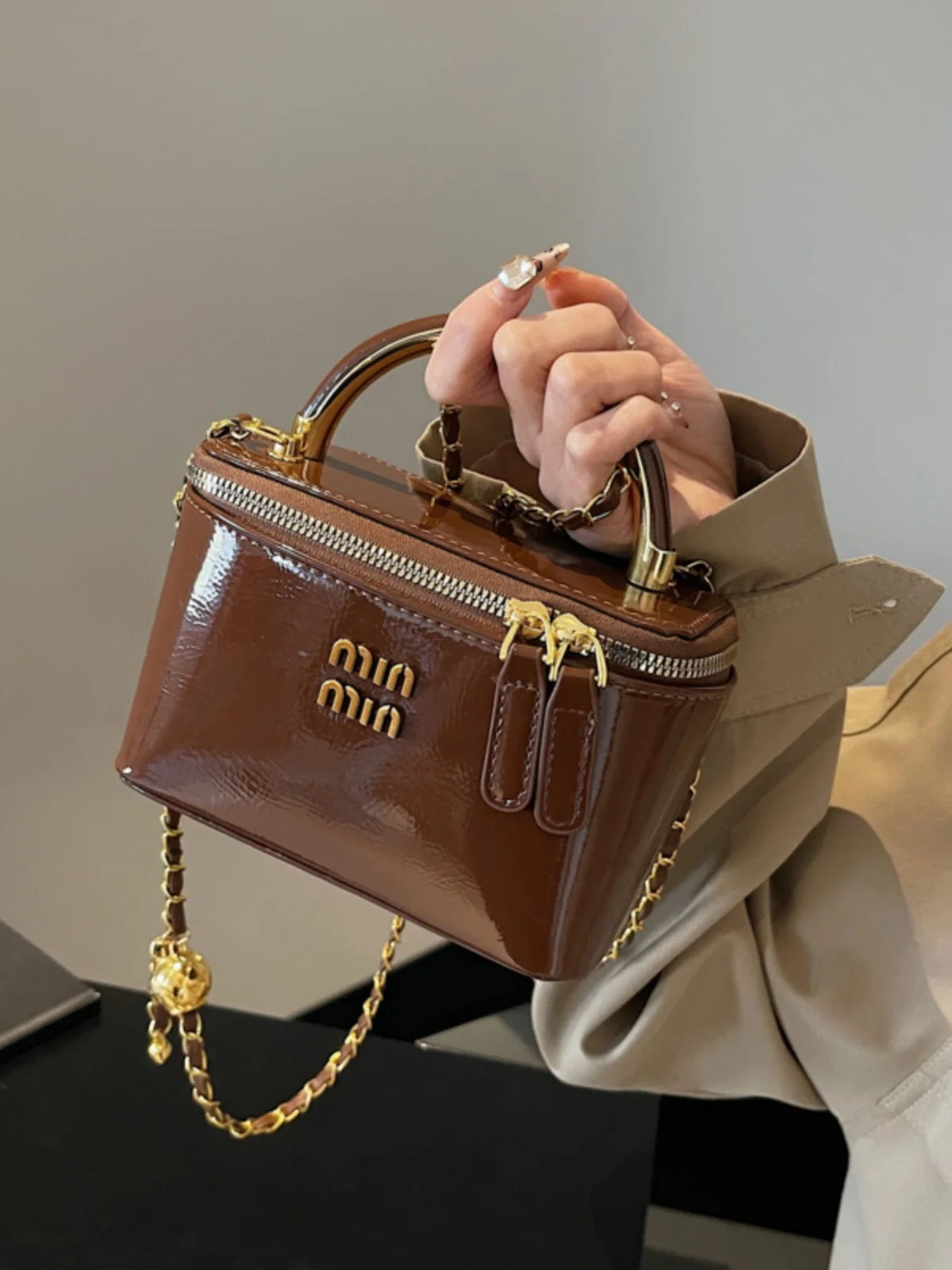 Fashion glossy box bag female light luxury Korean version of one-shoulder messenger small square bag high-end mobile phone bag