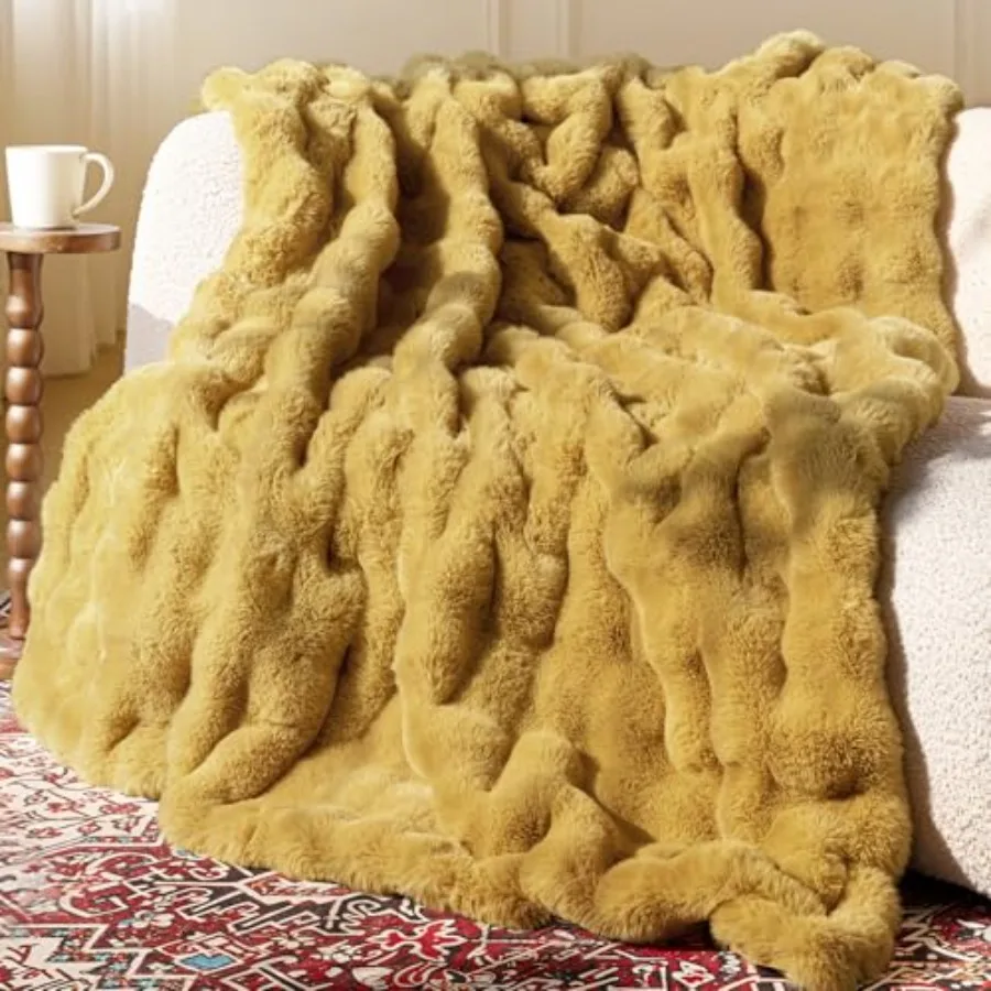

Ultra Soft Cozy Faux Fur Blanket Fuzzy Plush Thick Bubble Blanket Oversize Luxury Fluffy Blanket for Couch Sofa Bedroom and Liv