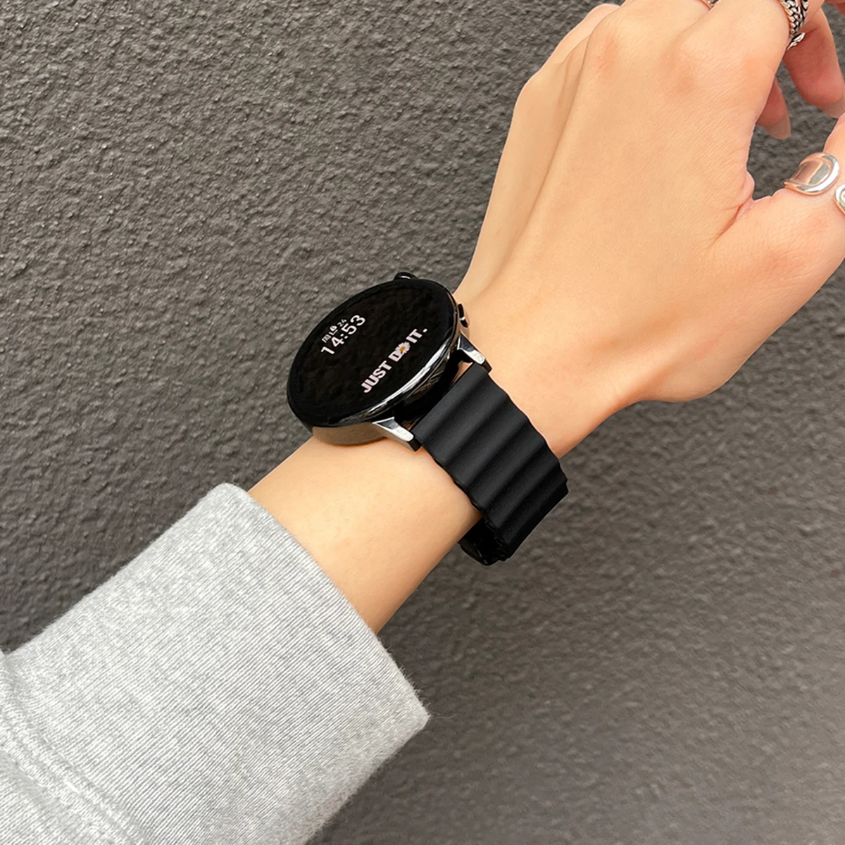 22 ミリメートル 20 ミリメートルオーシャンシリコンストラップサムスンギャラクシーウォッチ 7 6 5 4 40 ミリメートル/44 ミリメートル磁気バンドギャラクシーウォッチ 6 クラシック 43 ミリメートル 47 ミリメートル