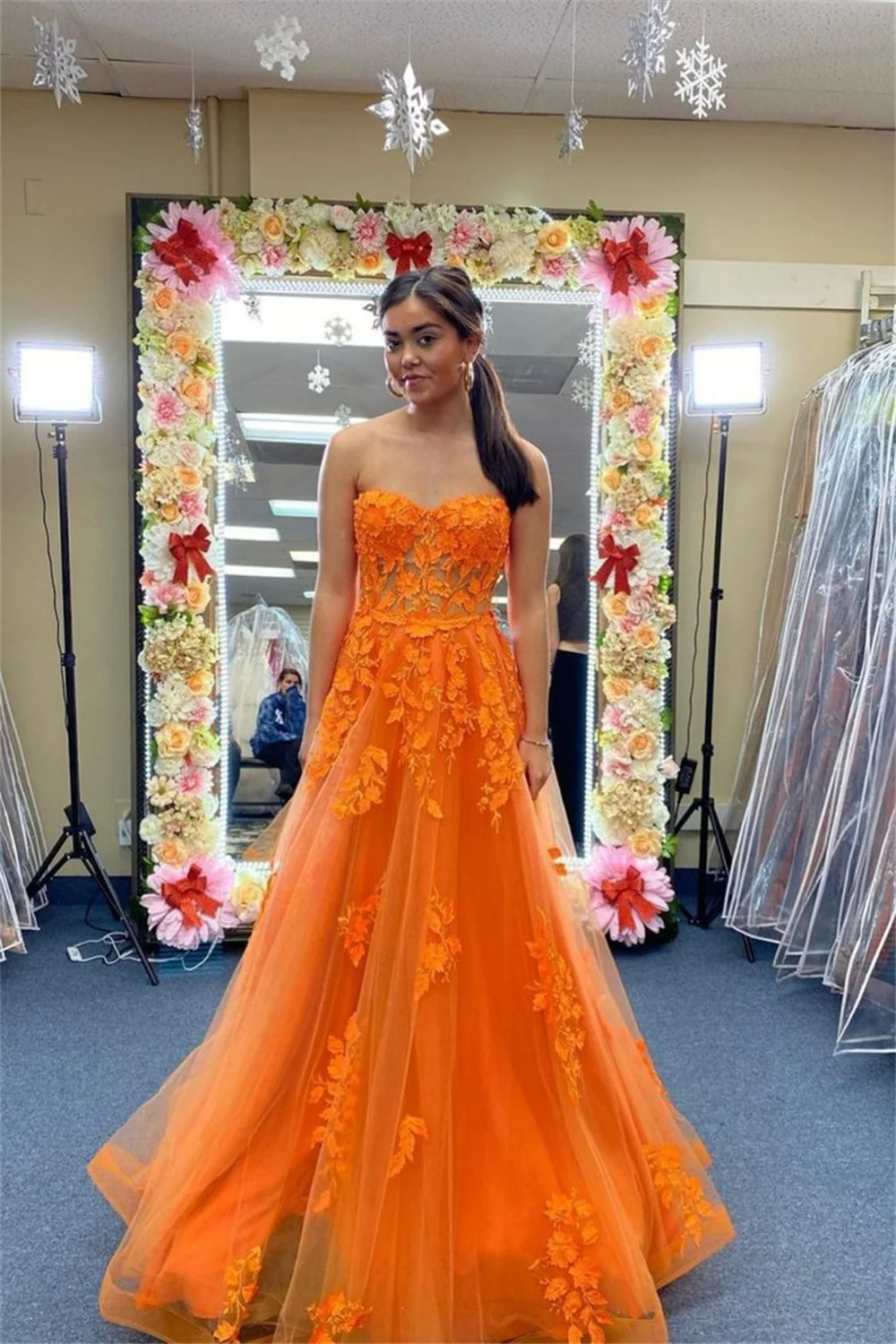 Amanda Orange A-line فساتين السهرة Sexy Flower Embroidery Tulle Sleeveless Prom Dress 2023 Princess Strapless Lace Prom Gown