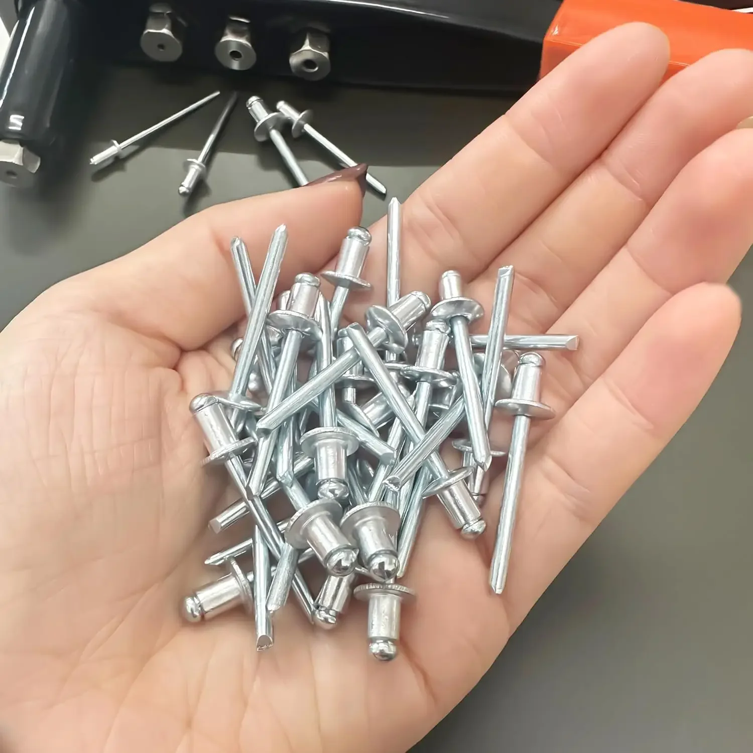 Heavy Duty Industrial Steel Single Handle Rivet Gun Kit with Pop Rivets for DIY Decoration and Secure Fastening Projects