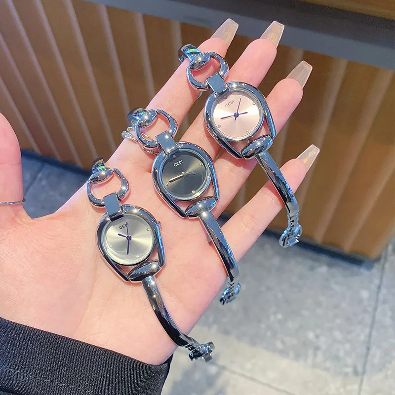 سلسلة جديدة ساعة خفيفة فاخرة مزاجه ساعة نسائية موضة سوار ساعة متخصصة الراقية هدية للمجوهرات النسائية الصديقة