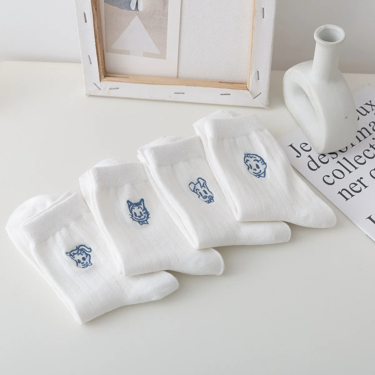 Niedlicher Cartoon bestickt weiß bequem gut aussehende Frühling Sommer ins Korea jk Baumwolle gestreifte Frauen Mid-Tube Sports ocken