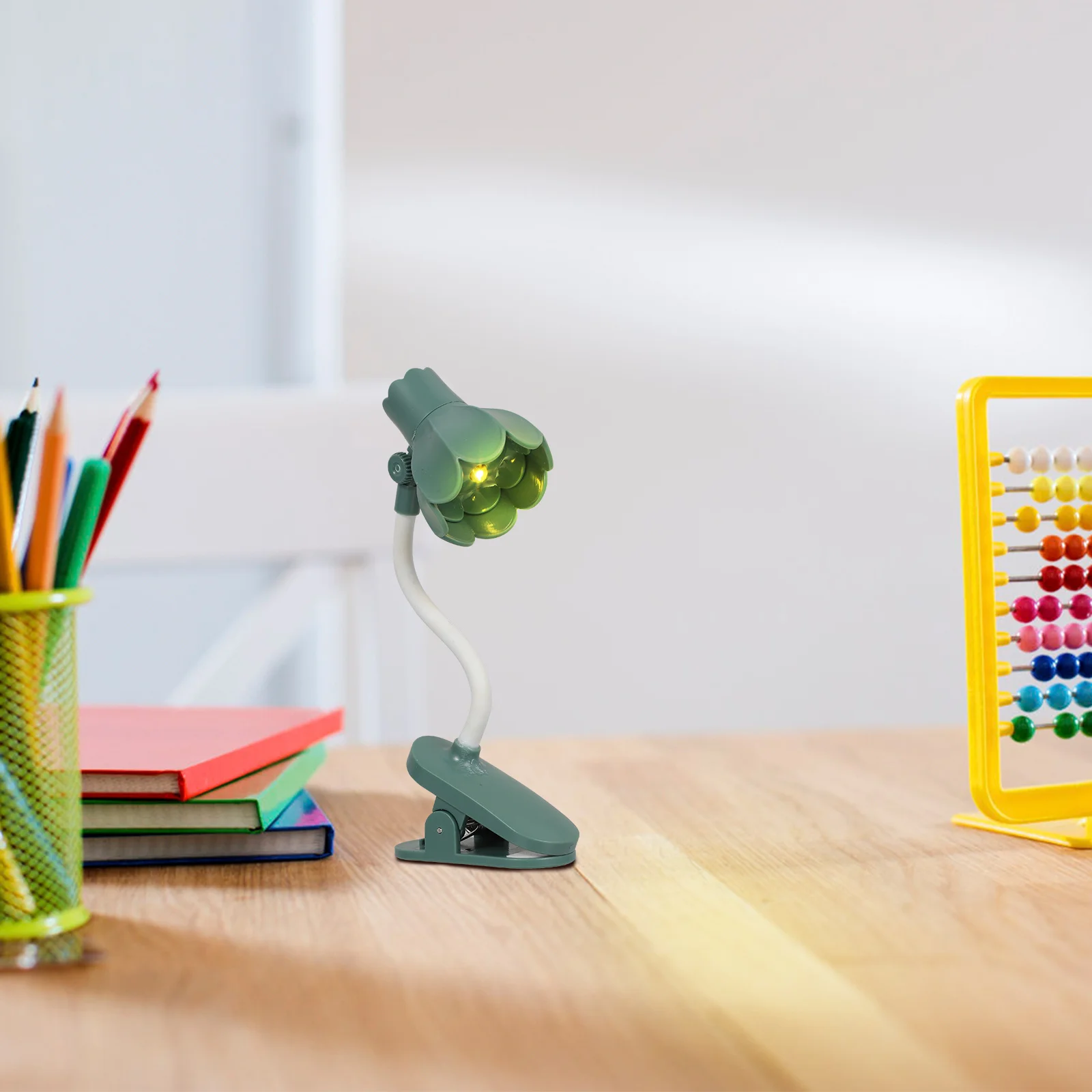 

Mini Clip-on Table Light Smooth Surface Eye Protection LED Night Reading Lamp Practical Desk Light Lamp