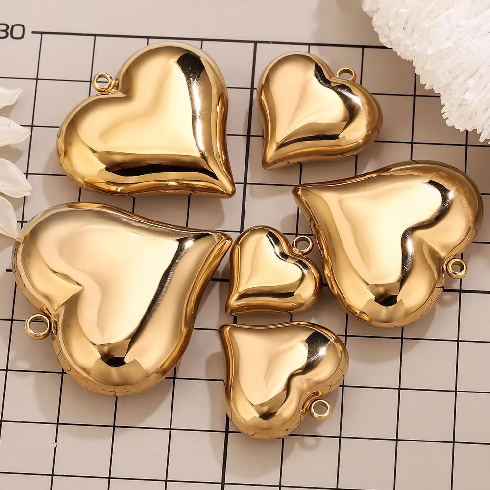 ステンレス製のハートチャーム、中空PVD金メッキペンダントコネクター、女性用イヤリングネックレスジュエリー製作アクセサリー