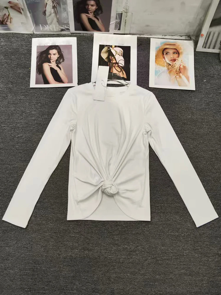 

Стильная и универсальная трикотажная футболка с круглым вырезом и длинными рукавами, с поворотом и нестандартным пуловером на осень 2023 года.