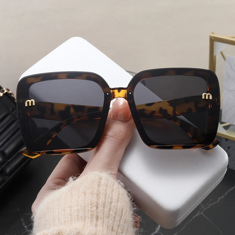 Hiking Women's Square Anti Light Glasses Classic Large Frame Shades Fashion Men's Rectangular Letter Design Gradient Eyewwear