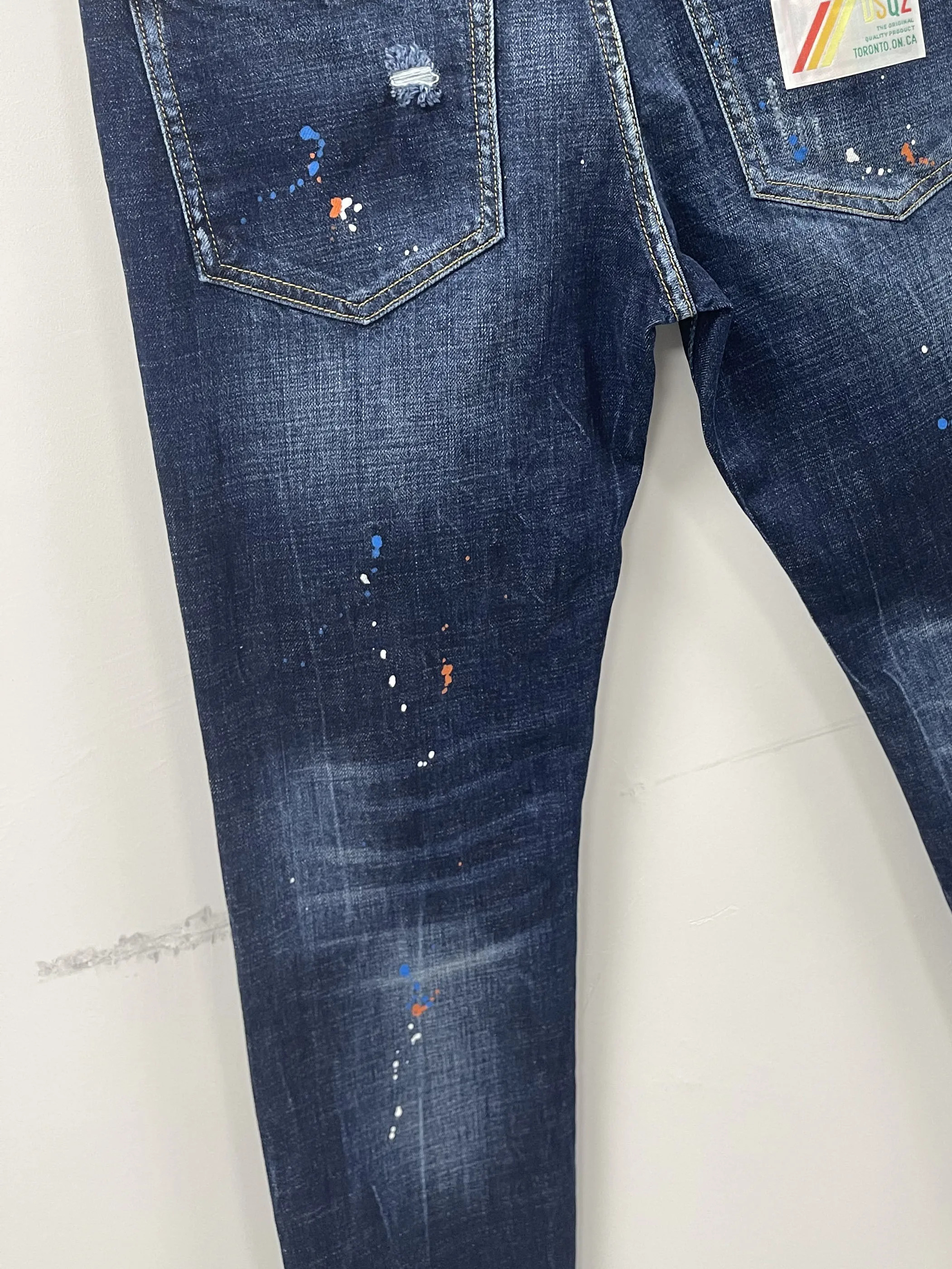 2024 Primavera y novedad de verano D2 Jeans para hombre lavados y rasgados con estampado de grafiti estrella azul recto