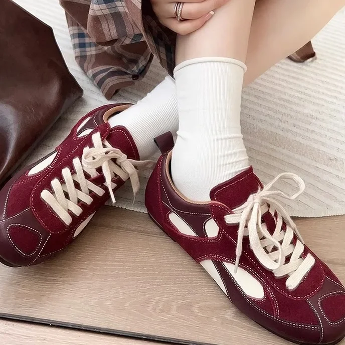 Zapatillas de deporte para mujer, zapatos de diseñador de suela fina, nuevo vino, rojo, Retro, cuero de vaca, diseño empalmado, zapatos para caminar, corrección de esqueleto 40