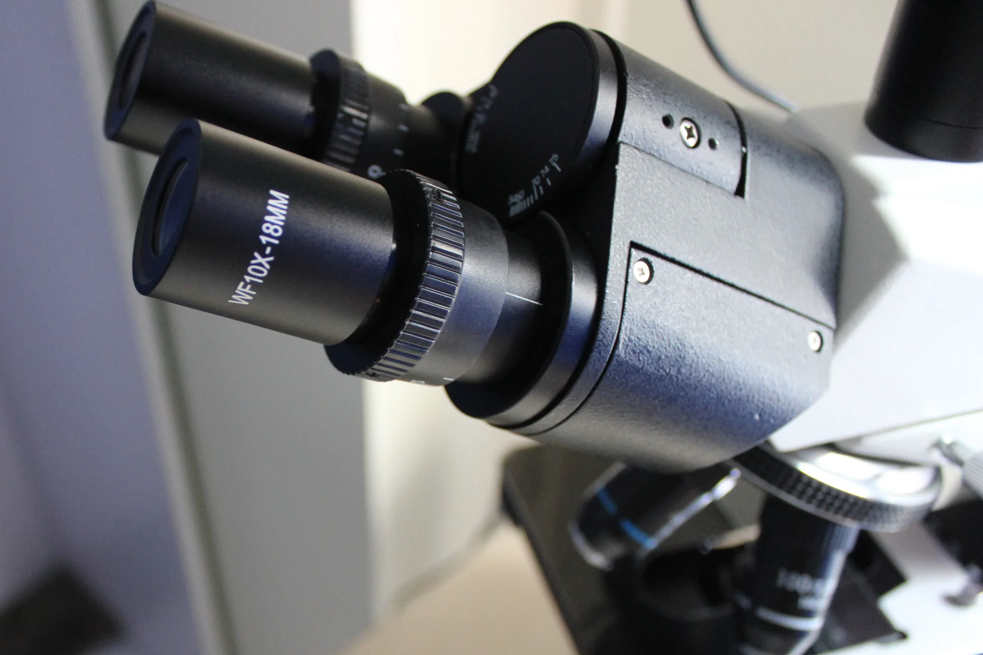 Hot-selling optical instruments Bio-digital microscopes Trinocular  with cameras and displays