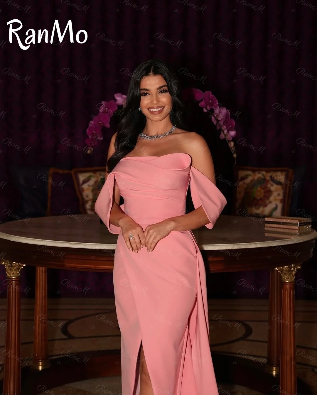 Ranmo 2025 فستان حورية البحر الوردي الحديث الجديد للحفلات الراقصة قبالة الكتف بطول الأرض وفتحة جانبية رداء حفلات Vestidos De Fiesta مخصص