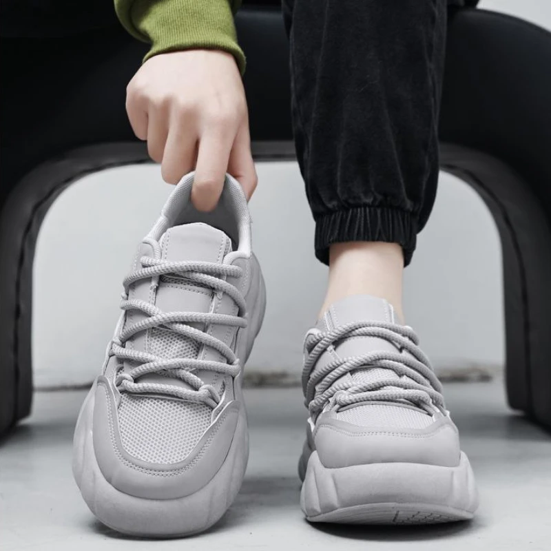 

Спортивная обувь для мужчин Серые теннисные предложения на толстой платформе Корейский размер 9 Распродажа Баскетбольные тенденции 2025 Широкие мужские повседневные кроссовки