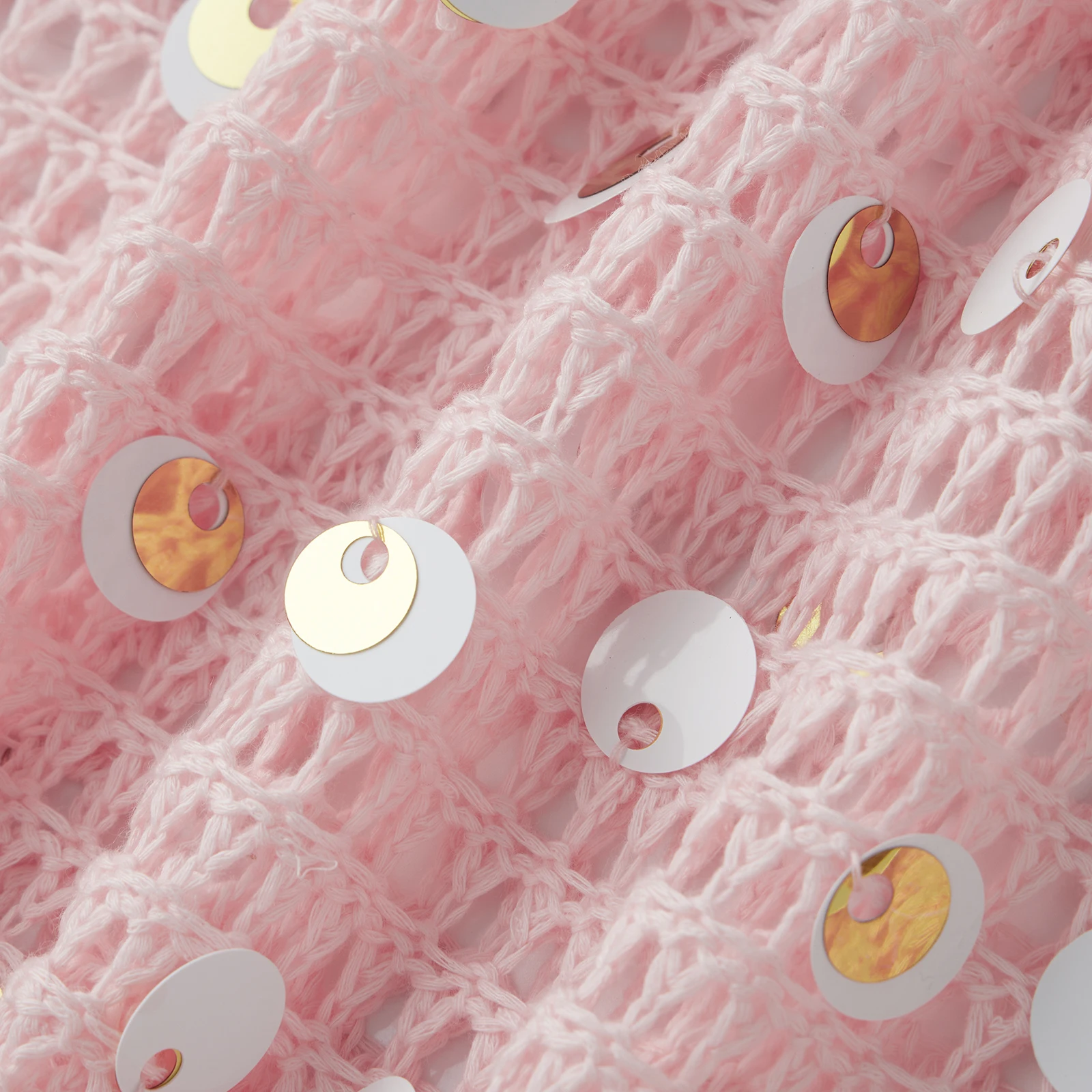 Elegante abito longuette senza maniche in pizzo floreale con scollo a V e dettagli ritagliati per cocktail party estivo da donna