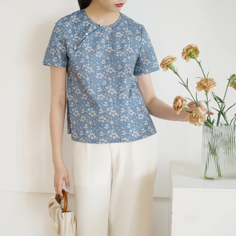 

Женская футболка из чистого хлопка с цветочным принтом, светло-голубая, с круглым вырезом, на пуговицах, в китайском стиле