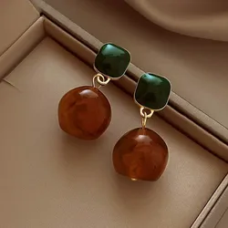 Vintage Style Resin Gemetric Clip Earrings for Women 2023 New Niche Minimalist Brown Bead Clip on Earrings Without Piercing