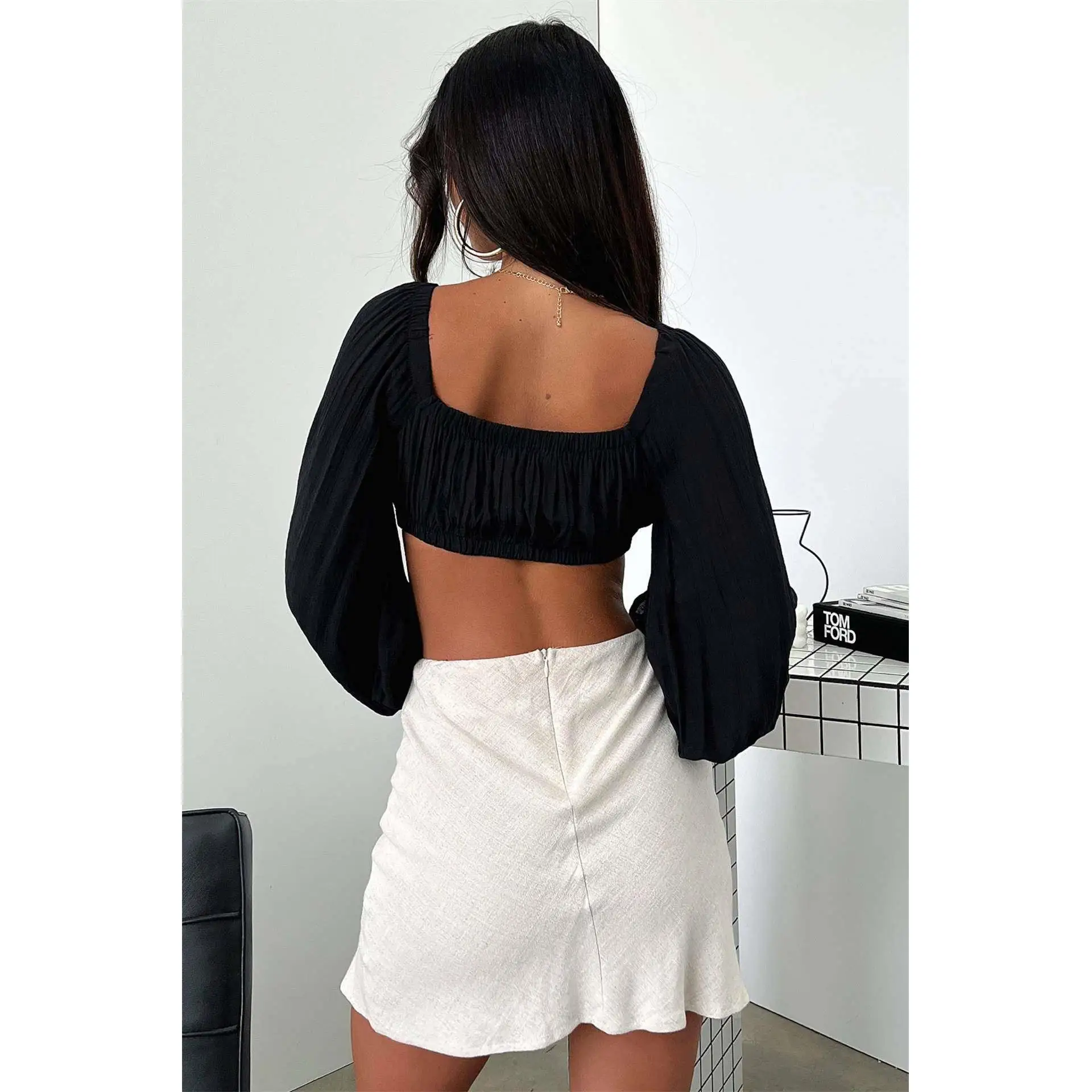 เสื้อครอปตัวสั้นแบบผูกเอว ทรงเข้ารูป เซ็กซี่ ผ้าพลีท ยาวพิเศษ ผ้าโพลีเอสเตอร์ 100% สีพื้น