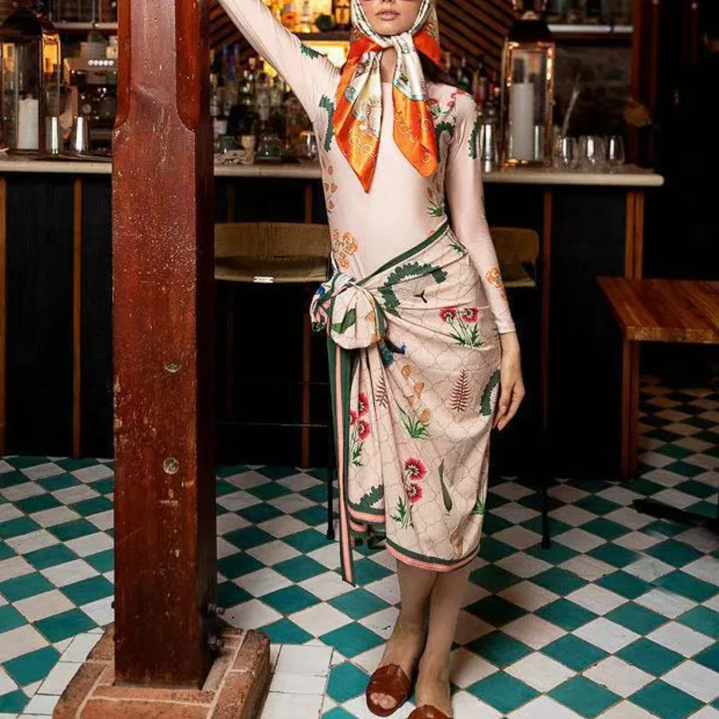 ملابس السباحة انقسام الرياضة تنورة على غرار المرأة المطبوعة طويلة الأكمام واقية من الشمس ملابس السباحة قطعتين أنماط متعددة الراحة ثوب السباحة