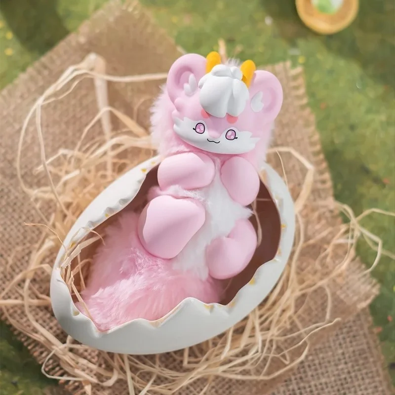 Existem animais, há caixas cegas, há brinquedos de boneca de pelúcia espiritual na palma, anime, pingente de mochila periférica