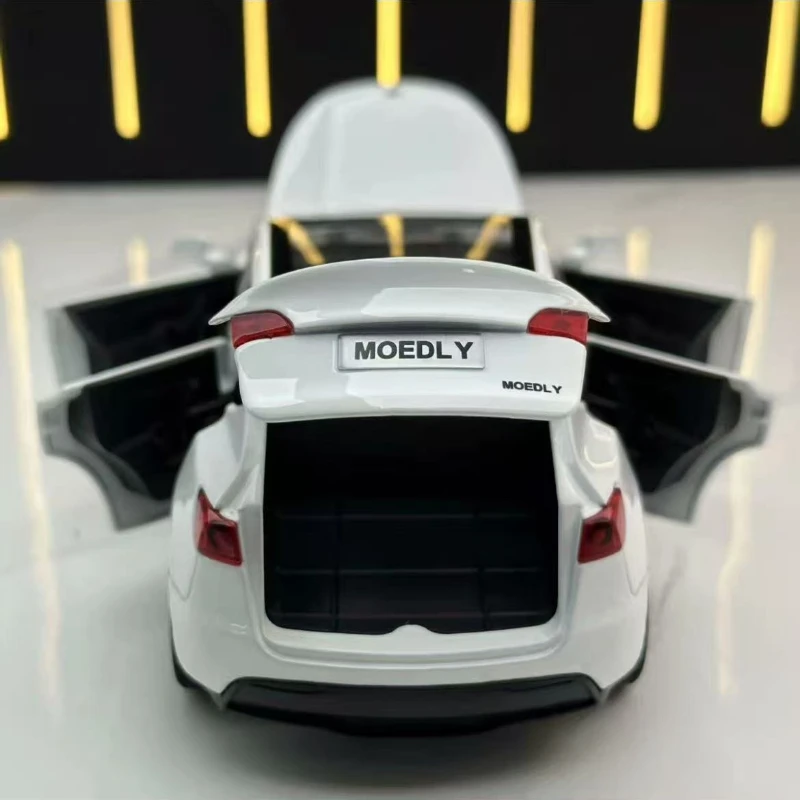 1:32 Tesla Model Y Pull Back Sound and Light Simulation Alloy Car Model Children's Toy Car Ornament Alloy Car Model