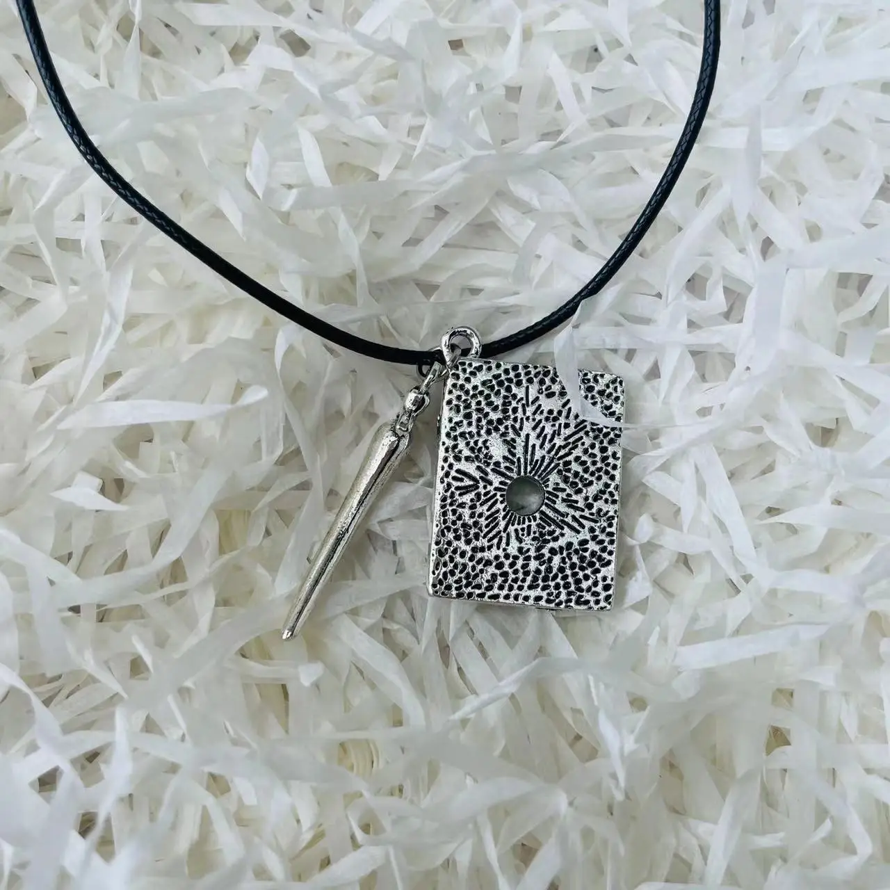 Collar con Colgante de Diente de Serpiente del Diario de Tom Riddle, Lord Horcrux, con Bolsa Gratis, Accesorio de Cosplay para Halloween, Regalo de Cumpleaños