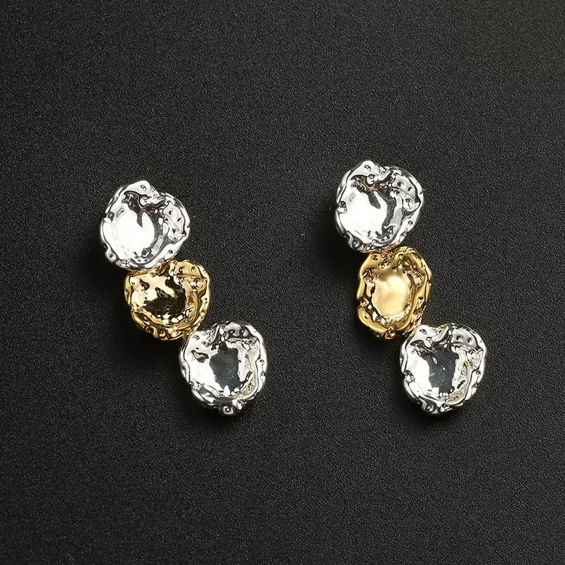 أقراط معدنية غير متماثلة مكدسة، قطرات هندسية مزخرفة باللون الذهبي والفضي للنساء لافتة للنظر للارتداء طوال اليوم #3