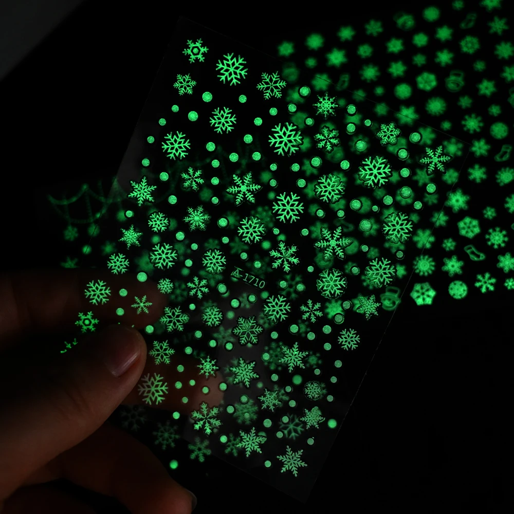 1Pc Lichtgevende Kerst Sneeuwvlokken Nail Stickers Glow In The Dark Sneeuwpop Elanden Stickers 3D Winter Nieuwjaar manicure Sliders