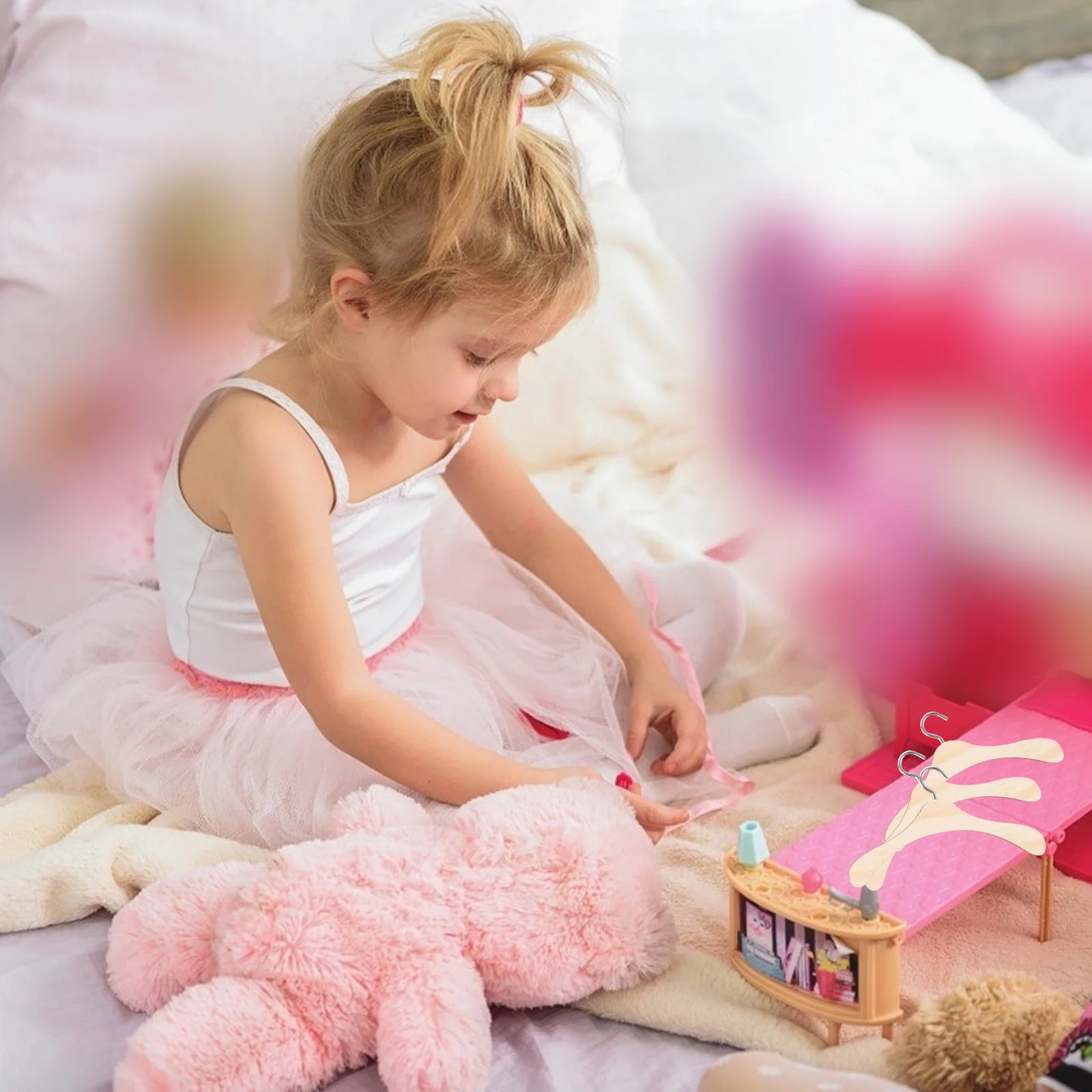 

20Pcs Mini Wooden Hanger 12Cm Sturdy Simple Design Dollhouse Accessory Hanger for Kids Organization