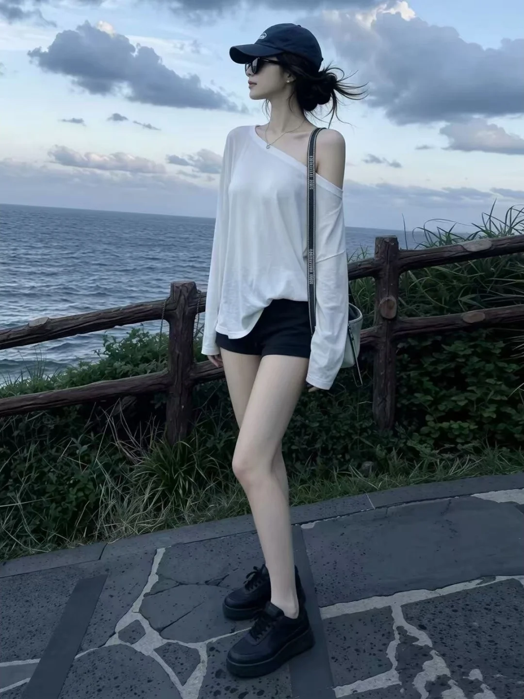 White Shoulder Bared Long Sleeve UV Protection Shirt T Shirt Women Autumn 2026 Korean Style Chic Small Top Beach Outfit