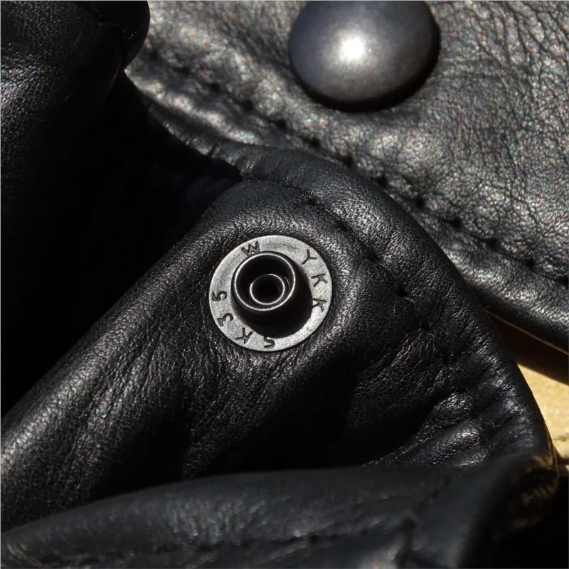 Both men and women can wear loose top-layer leather with a cowhide  coat