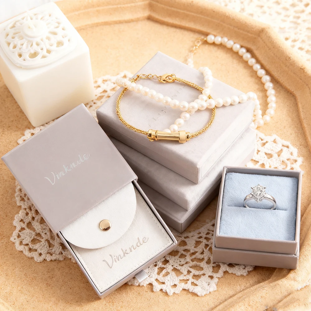 

9x9x2.5cm Custom Logo Grey Jewelry Drawer Cardboard Gift Box With 8x8cm Microfiber Suede Jewelry Snap Bag Button Envelope Pouch