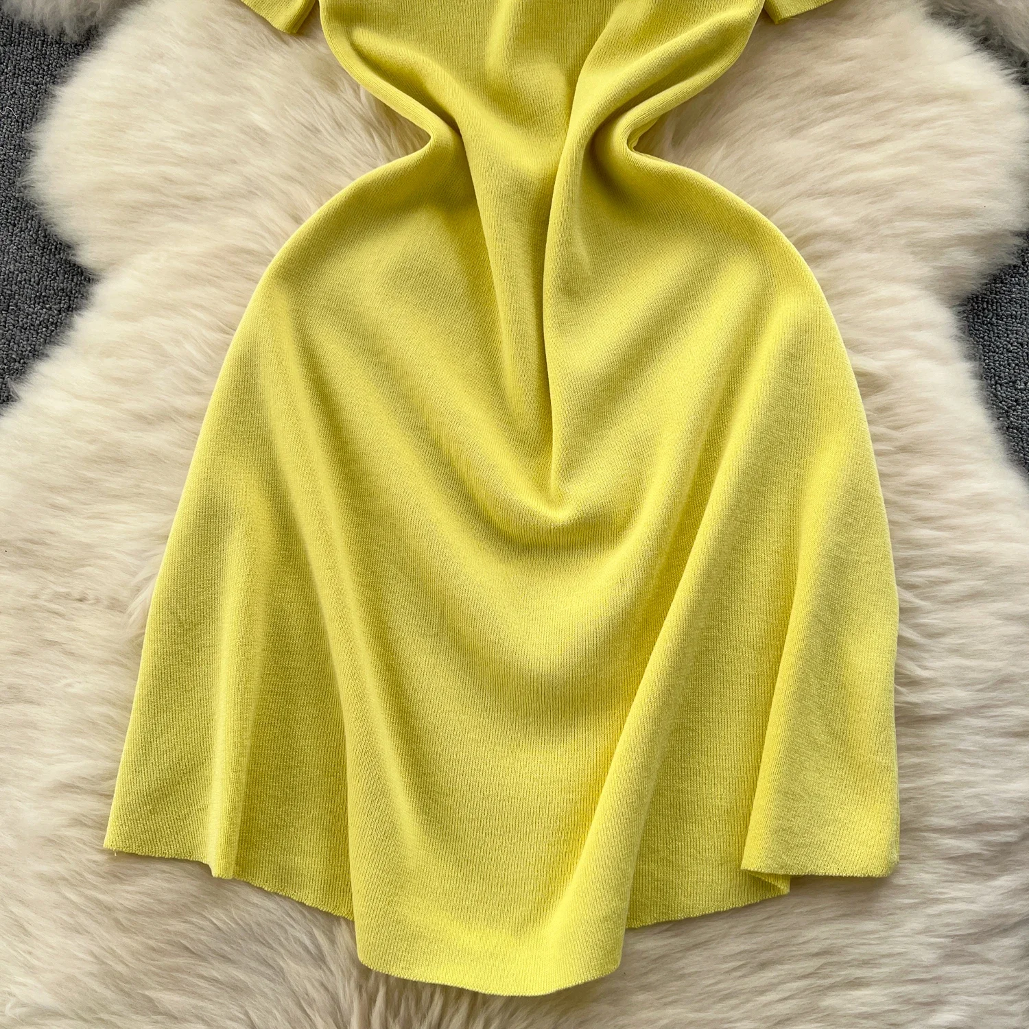 ชุดเดรสถักสีเหลืองแบบเย็บปะติดปะต่อกันชุดเดรสมินิเซ็กซี่แฟชั่นยืดหยุ่นสำหรับงานปาร์ตี้หรูหรา vestidos เปิดลงปกเสื้อผ้ากุลสตรีสุดชิคฤดูร้อน