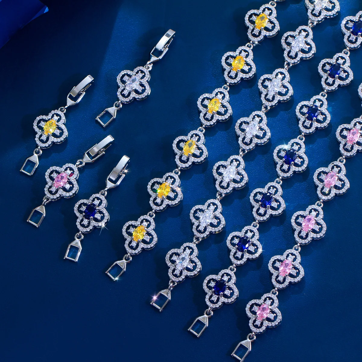 CWWZircons Luxuriöses Gelb-Rosa-Weiß-Blau CZ Großes Vierblättriges Blumen-Tennisarmband für Damen Hochzeit Party Schmuck Großhandel S0282 – Detail 6