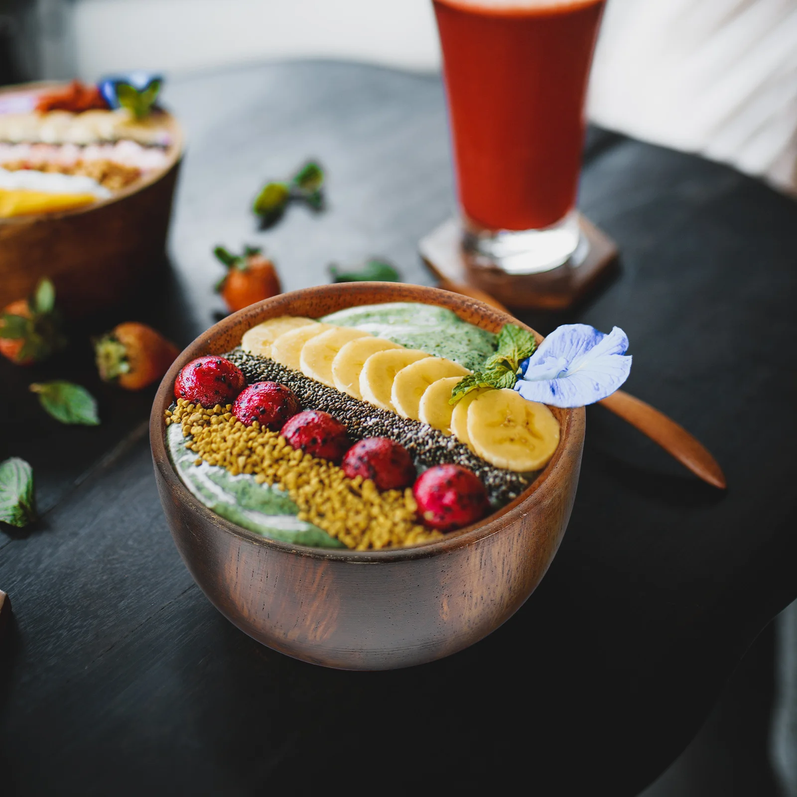 

Natural Wooden Salad Serving Bowl Household Lightweight Fruit Wood Bowl Practical for Dining Table Wooden Bowls for Salad