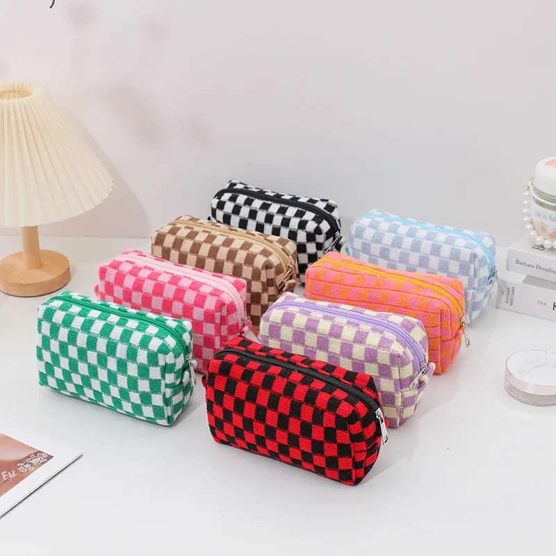 Autumn and Winter Hot New Knitted Wool Checkerboard Cosmetic Bag Portable Travel Toiletry Bag Large Capacity Cosmetics Bag