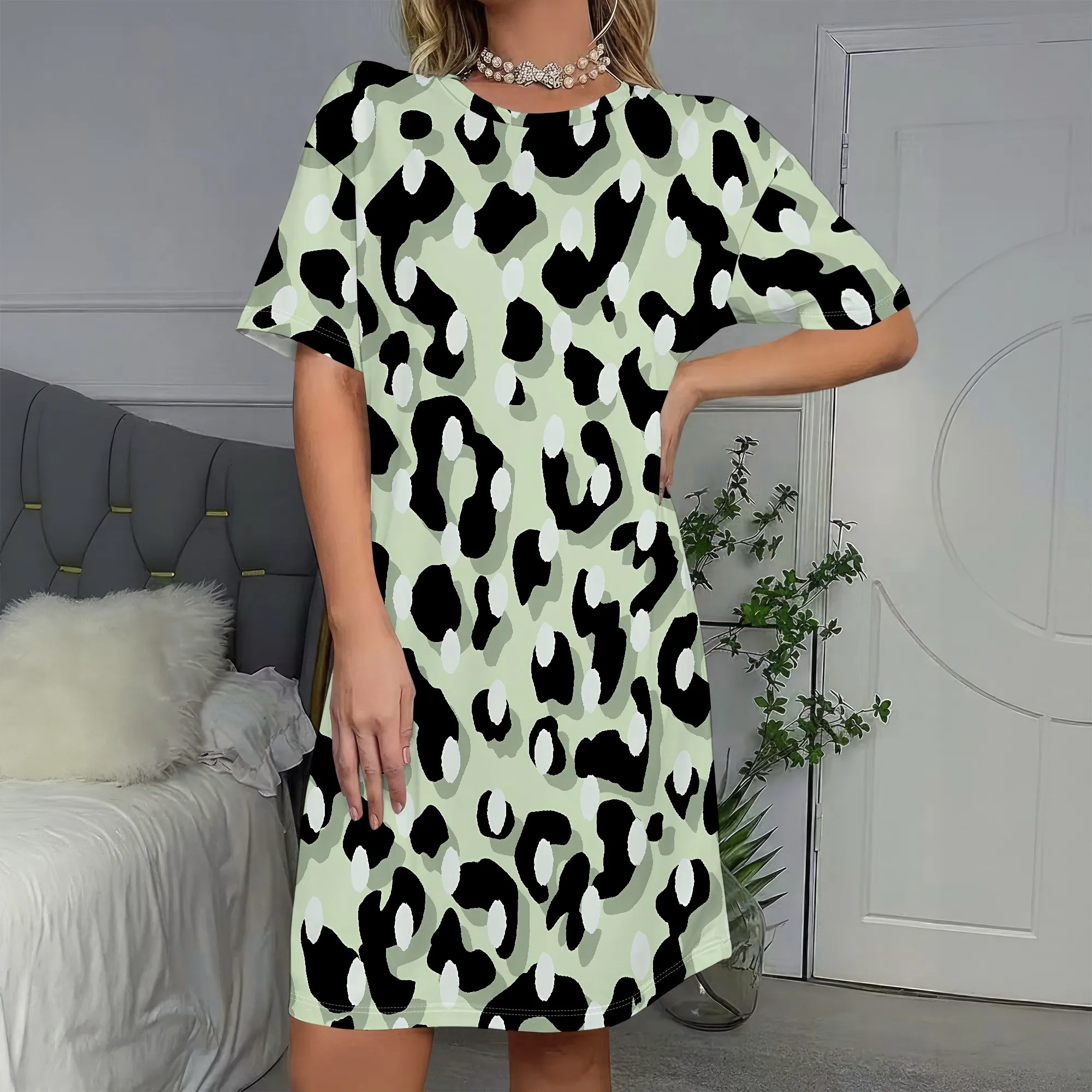 

Green Leopard Print Dress, Short Sleeve Tunic Top, Casual Mini Shift Dress, Loose Fit Summer Wear for Women, S-2XL